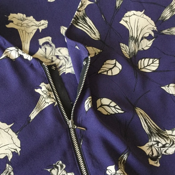 Babaton Silk Crepe Purple Top 3/4 Sleeve Boatneck - Picture 6 of 9